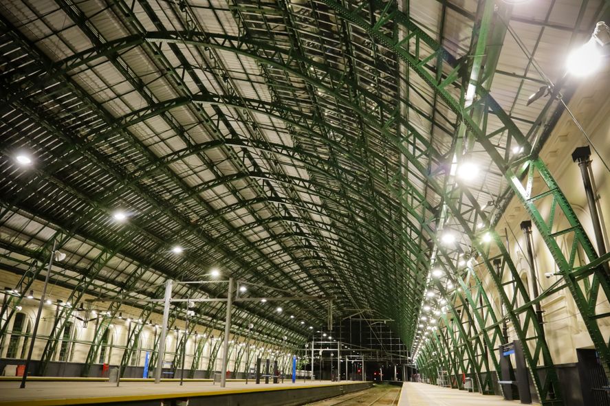La estación de trenes de La Plata contará con nuevas obras para los pasajeros de la ciudad. 