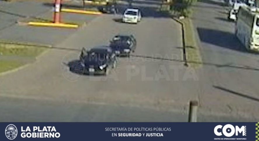 En estos dos autos se movilizarían los presuntos asesinos de Leonel Alonso