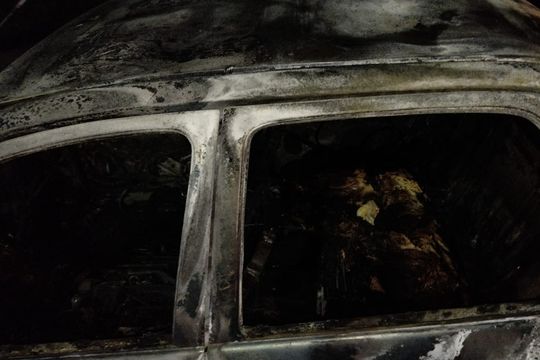 El auto incendiado con el hombre muerto fue hallado en Lomas de Zamora